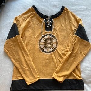 NHL Boston Bruins lace up long sleeve shirt - size M